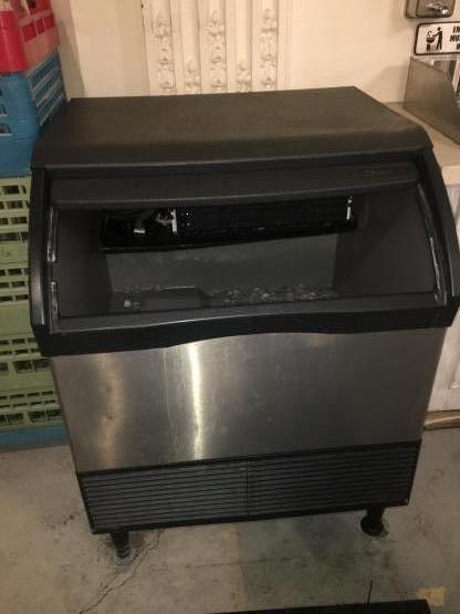 Commercial ice machine repair